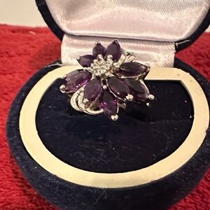 Ladies Cocktail Ring Purple Stone on Silvertone Setting. Size 7 1/2 Like New